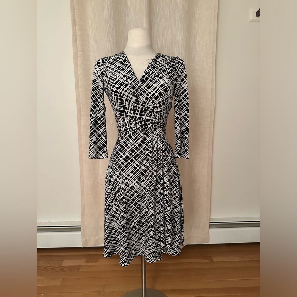 White House Black Market Black and White Dress  👗 🤍🌟